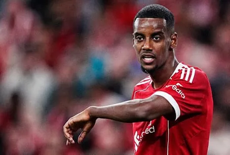Isak's First Appearance Offers Glamour Amid Evident Lack of Match Fitness
