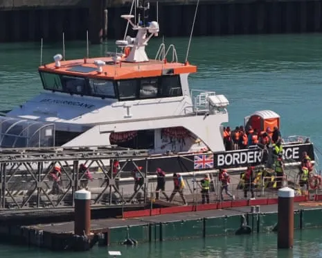 UK Ministers Insist Migrant Returns Deal with France Will Proceed Despite Legal Challenge