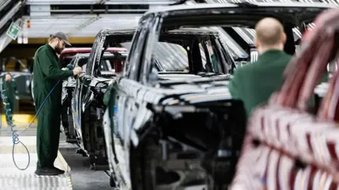 JLR Supply Chain Workers Reportedly Told to Apply for Government Benefits, Union States