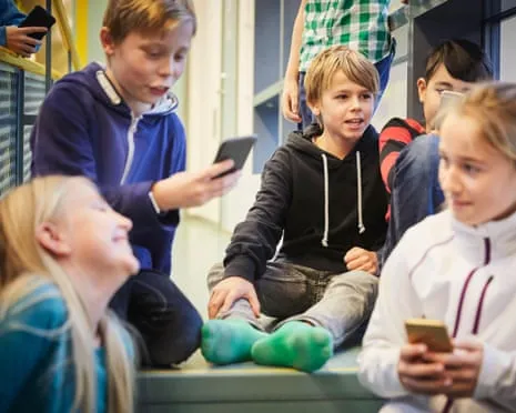 Sweden to Introduce Nationwide Mobile Phone Ban in Classrooms