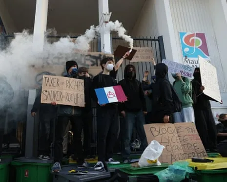 Recently Appointed French Prime Minister Under Mounting Scrutiny as Countrywide Protests Paralyze Education and Transportation