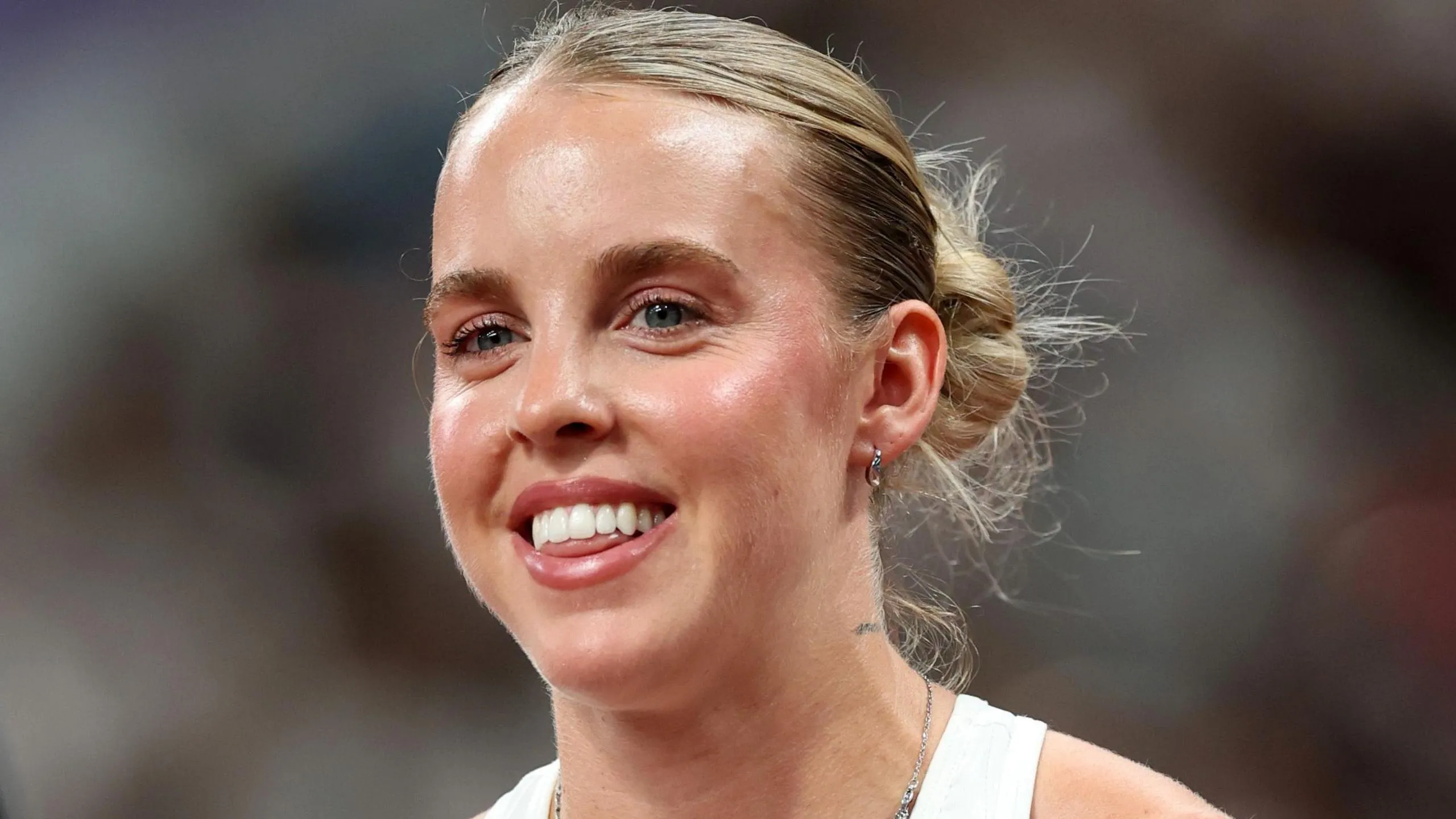 Hodgkinson Launches World Title Bid with Victory