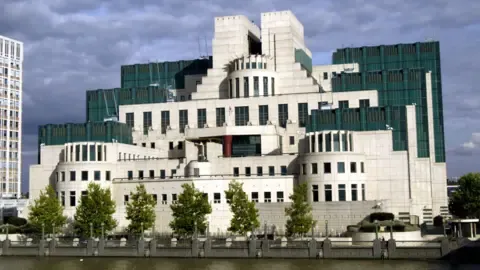 The UK's Secret Intelligence Service Introduces Deep Web Portal to Recruit Agents in the Russian Federation