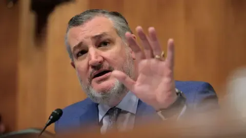 Senator Ted Cruz Compares American Media Regulator to ‘Mafioso’ on Jimmy Kimmel Program