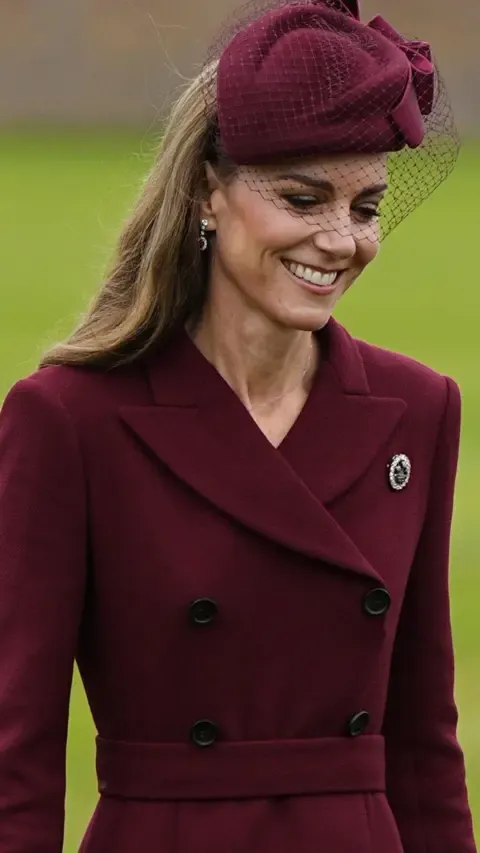 Melania’s Headpiece, Catherine’s Plumed Pin and Other Remarkable Outfits Thus Far